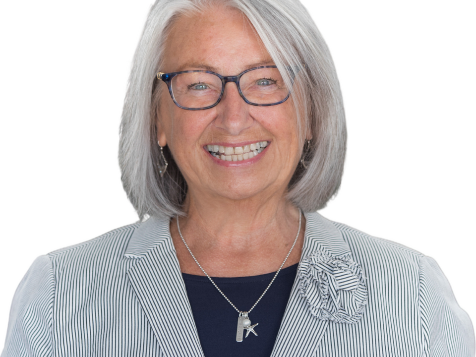 Bev Comeau headshot no bg